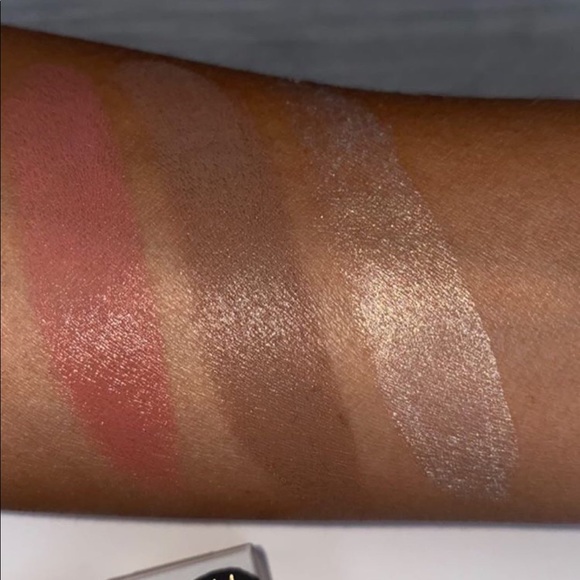 Runway Blush Stick Kendall x Kylie Cosmetics - Picture 7 of 9